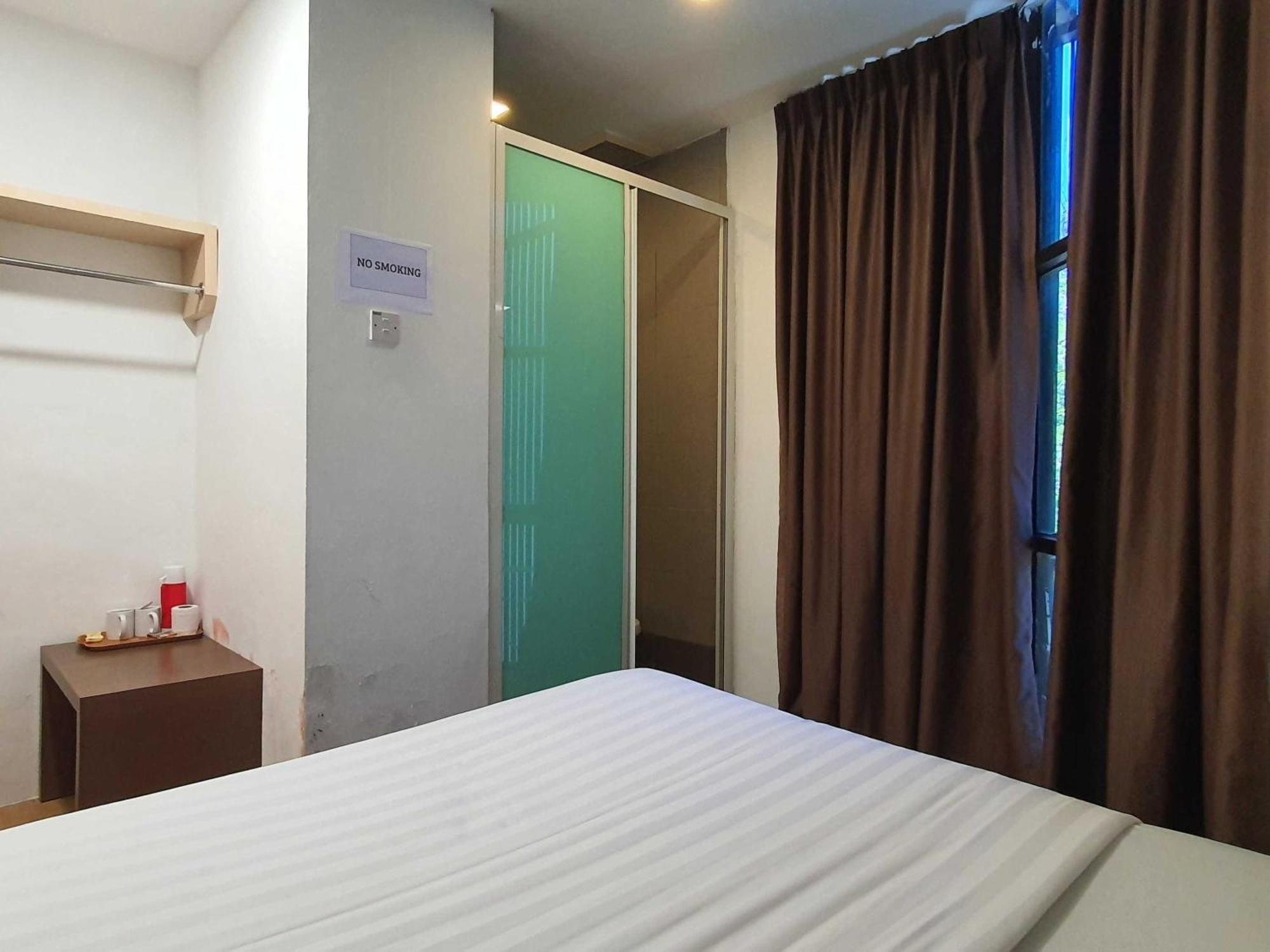 Oyo 91053 Signature Inn Miri Exterior foto